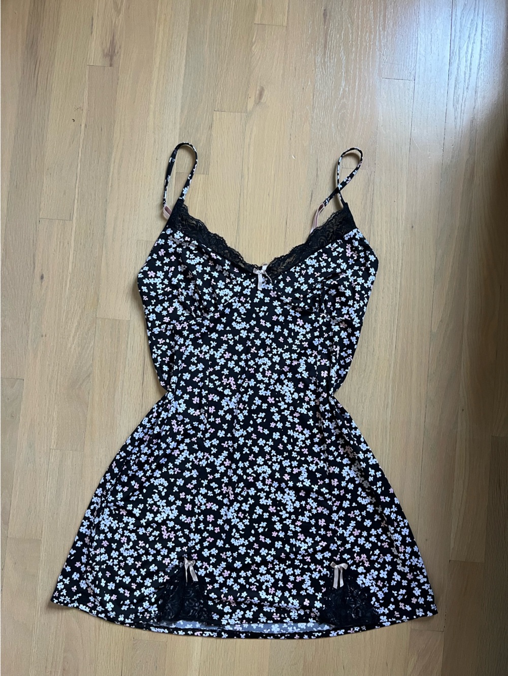 VINTAGE floral lace mini dress